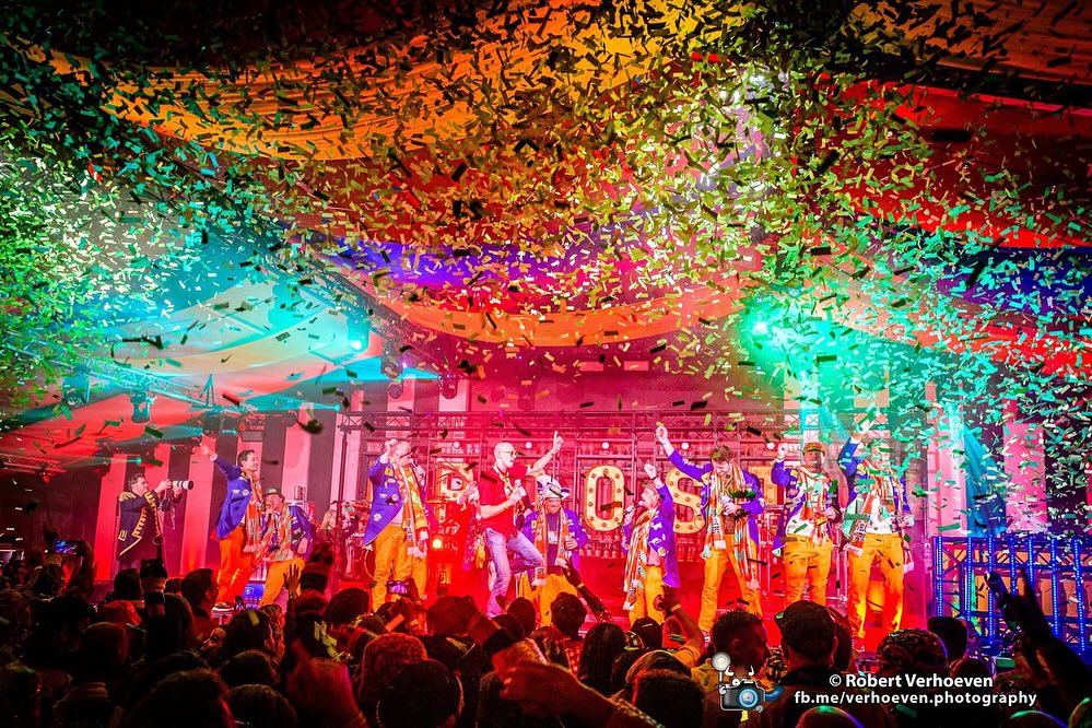 🎭✨ Afgelopen carnaval op het Ossekoppenplein was een knaller! ✨🎭 3