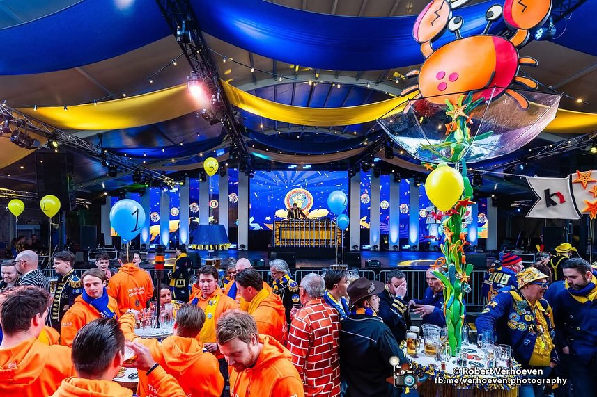 🎭✨ Afgelopen carnaval op het Ossekoppenplein was een knaller! ✨🎭 5