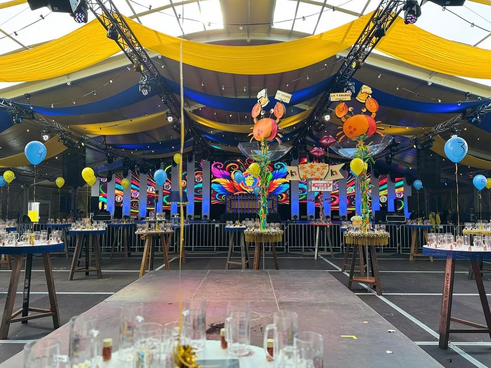 🎭✨ Afgelopen carnaval op het Ossekoppenplein was een knaller! ✨🎭 6