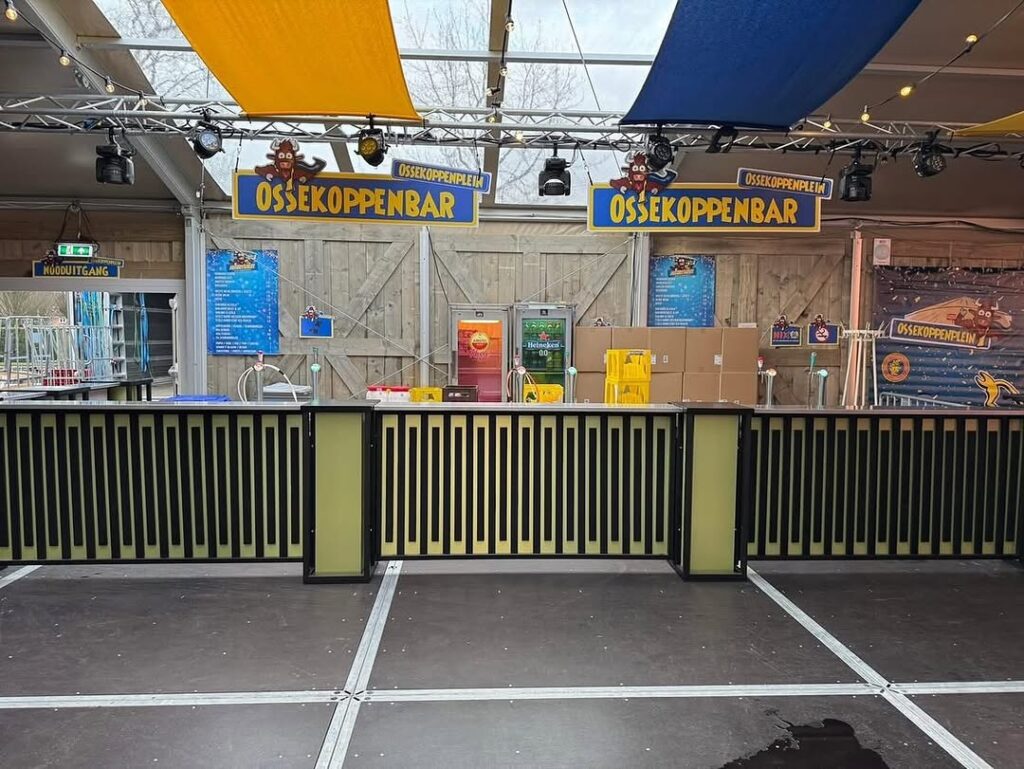 🎭✨ Afgelopen carnaval op het Ossekoppenplein was een knaller! ✨🎭 8